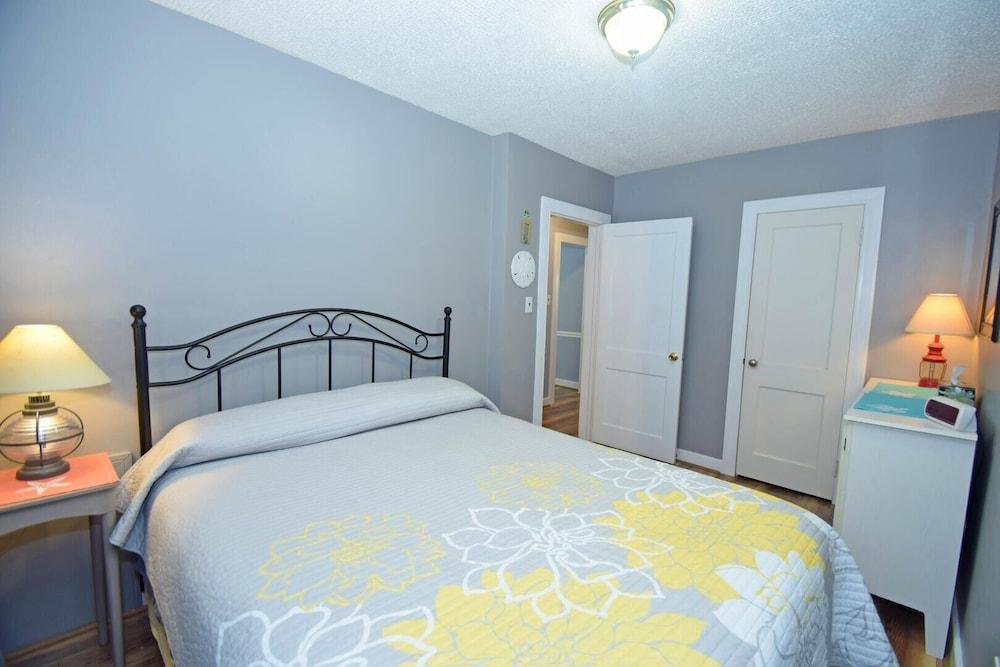 Four Winds 4 2 Bedroom Condo by Redawning