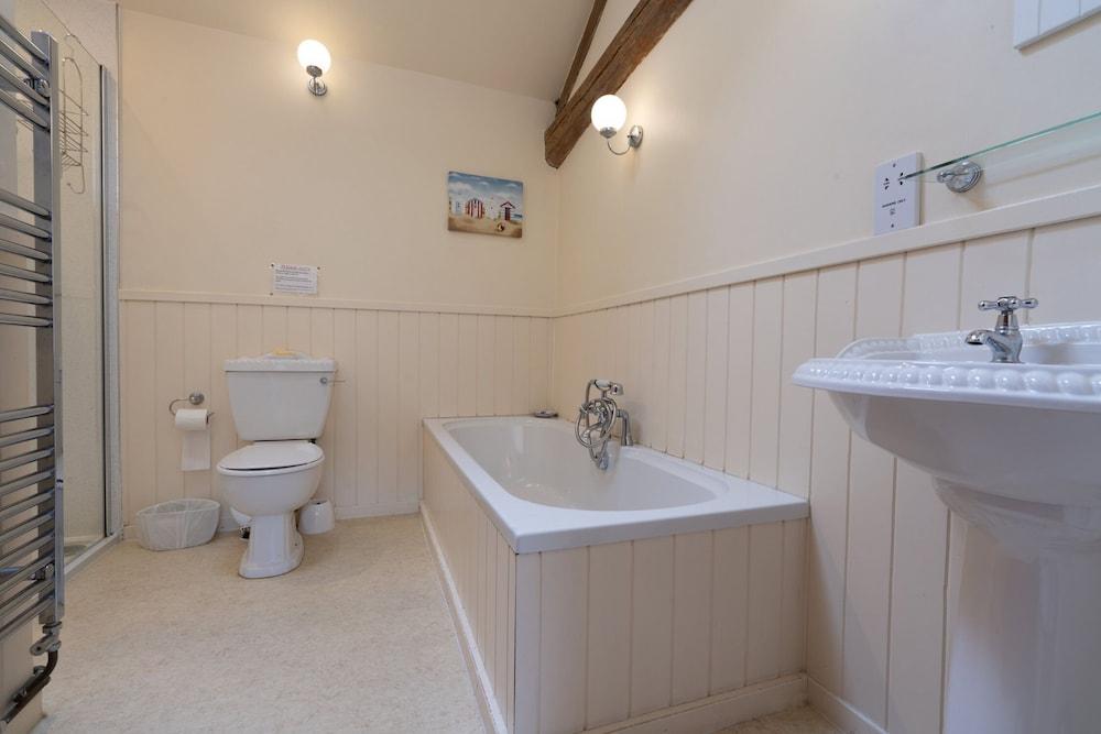 Hulmes Vale House - Sleeps 14 - Peak District