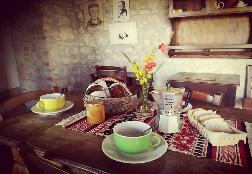 Cerretello Shared Pool Green Holiday