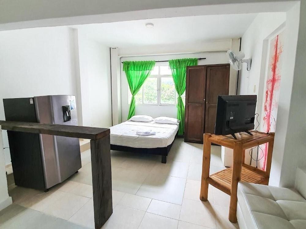 HOSTAL LA MERCEDES STREET