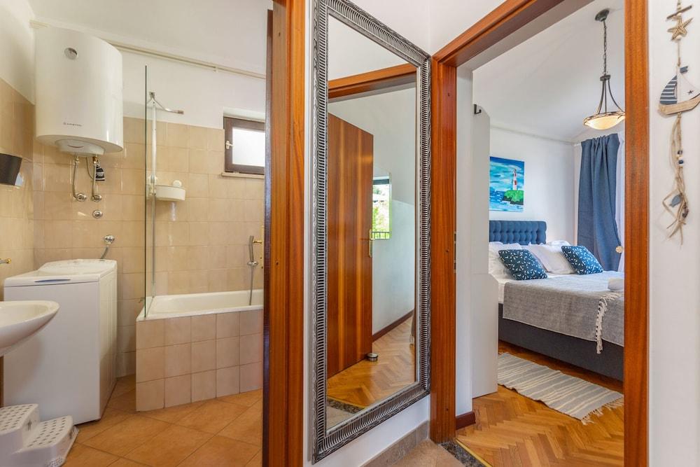 Bright 3-bedroom Apartment in Lovran