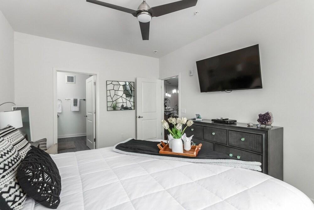 Queen Creek Chandler #448 2 Bedroom Condo by Redawning