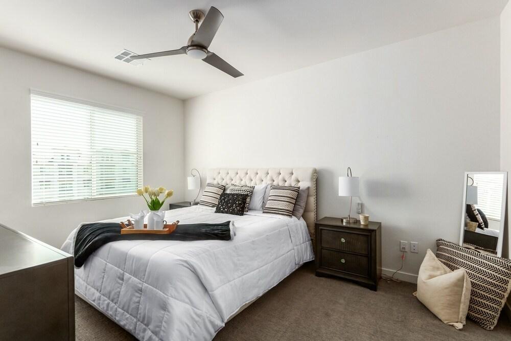 Queen Creek Chandler #448 2 Bedroom Condo by Redawning