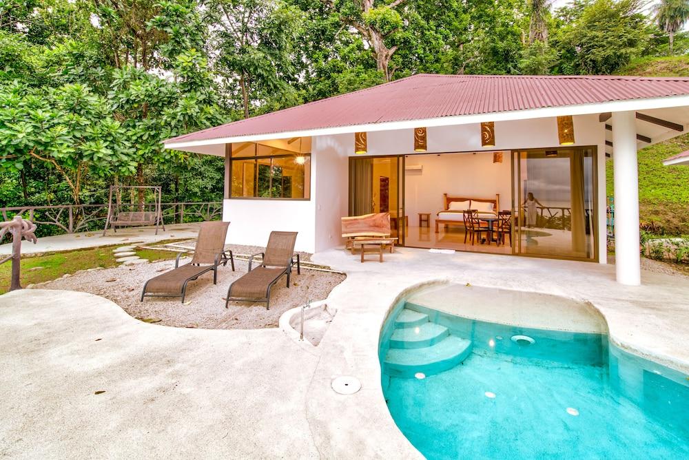 Akua Ocean View Suites