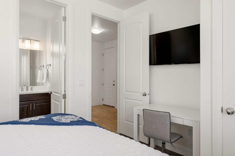 Le Blanc 365 by RedAwning