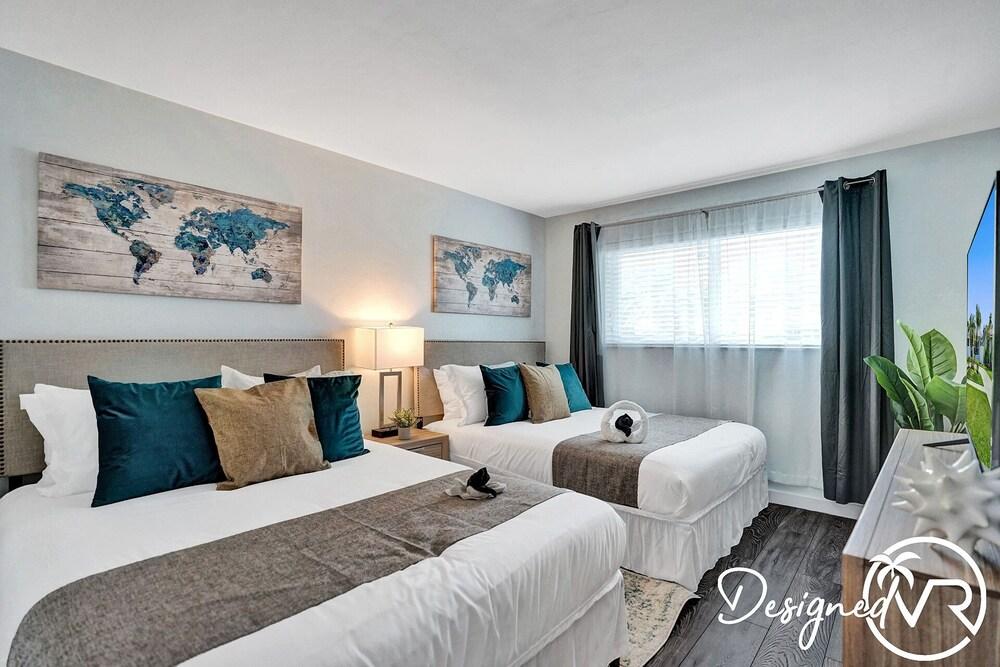 Modern 5BR with Private Heated Pool