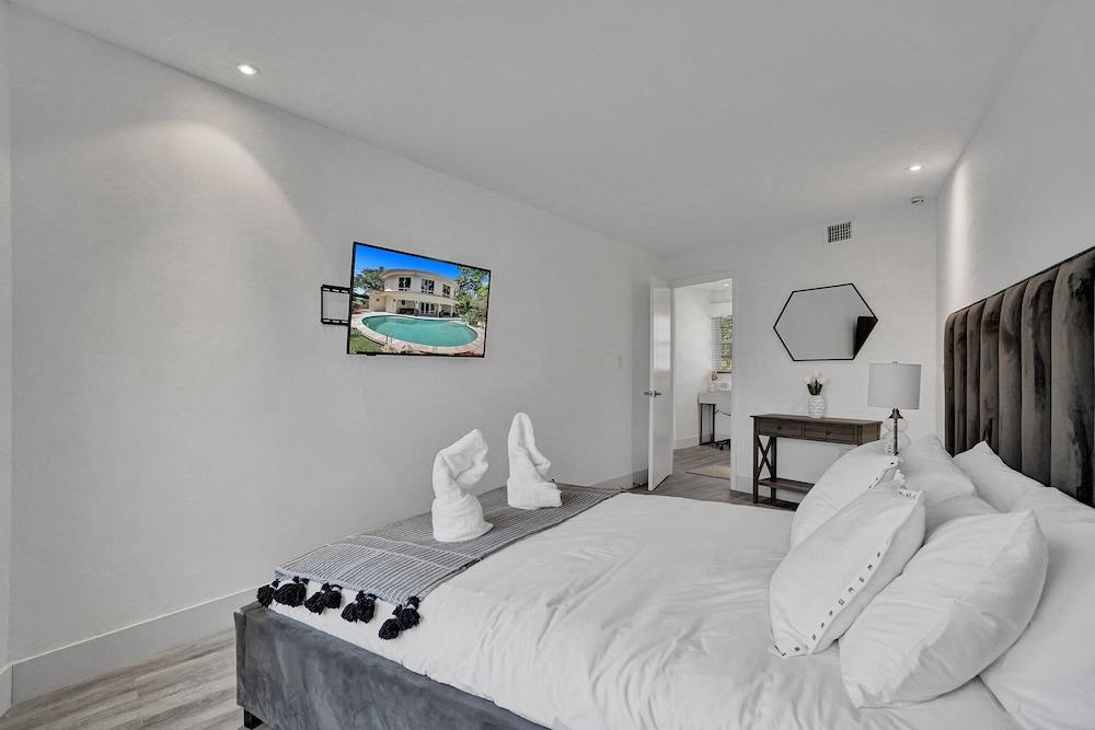 Waterfront 7BR Villa with Heated Pool