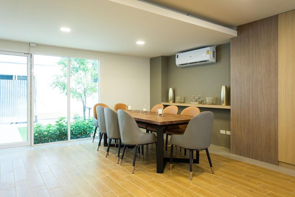 Zayn Express & Suites