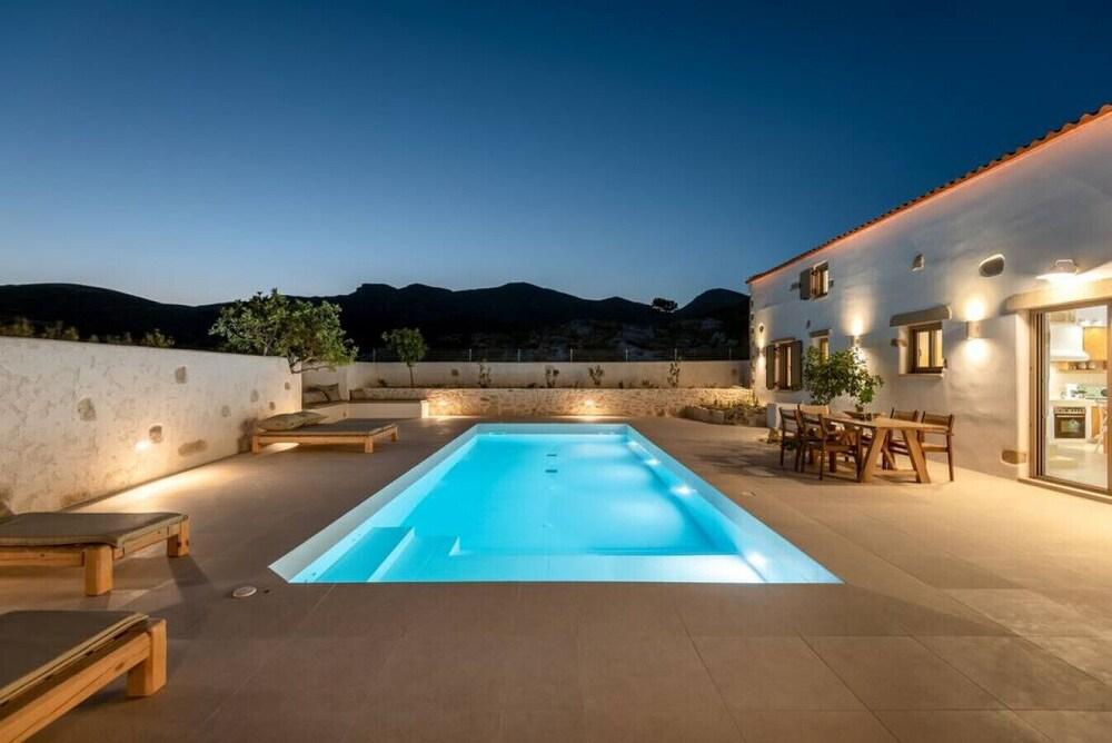 Froudi Villa Near Falaserna Construction 2022