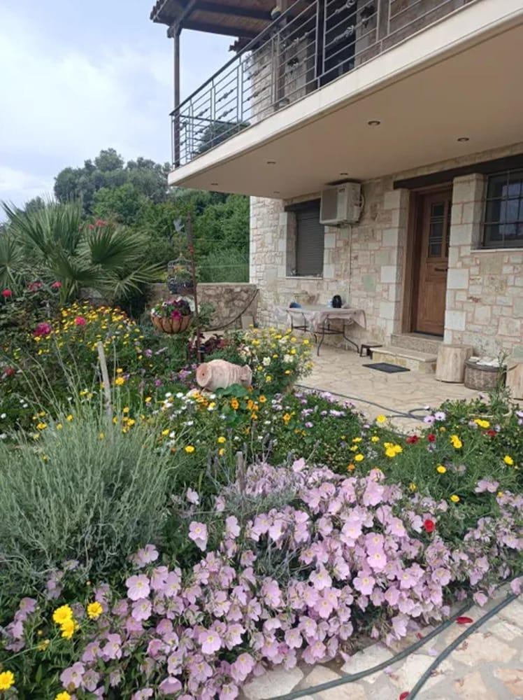 Captivating 1-bed Apartment in Lefkada