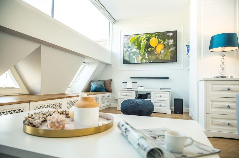 Sky and Sea Apartment by Renters