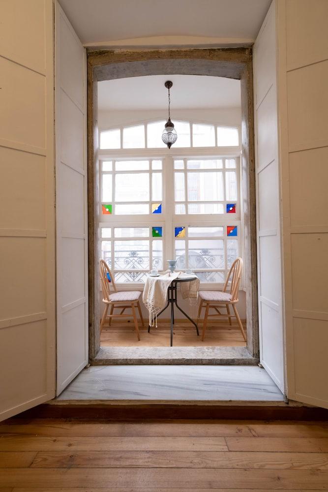 Bawwindow Suit Pera in Galata