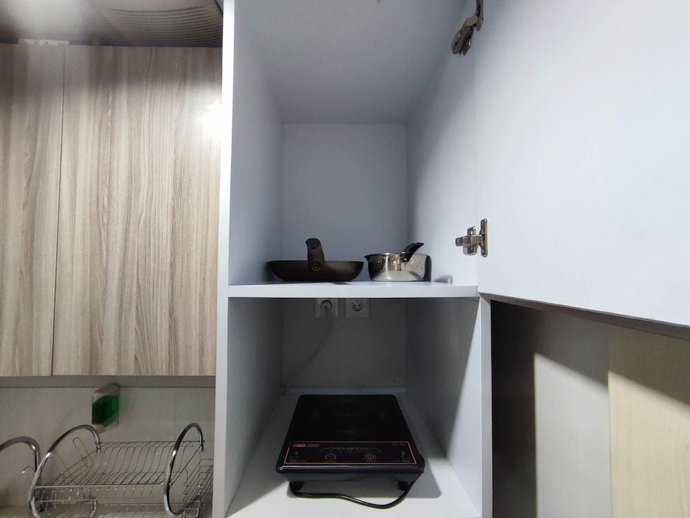 Comfort 1Br At Amartha View Apartment