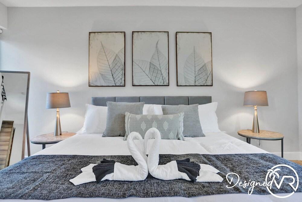 Stunning 5 BR with Heated Pool & Gaming