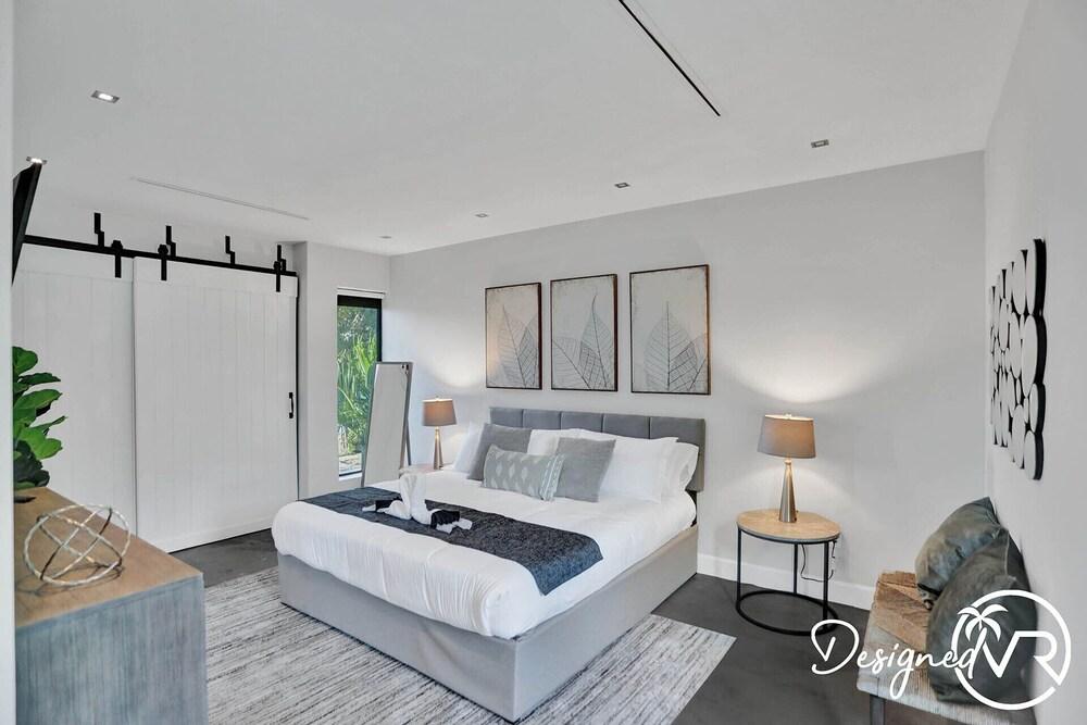 Stunning 5 BR with Heated Pool & Gaming