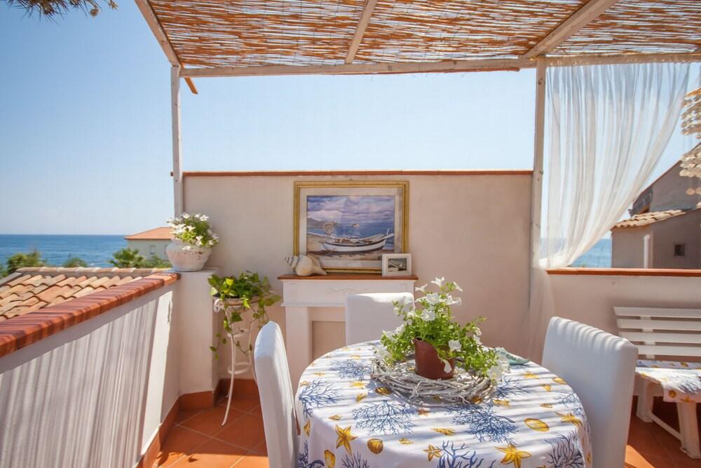 Casa Azzurra Front Beach