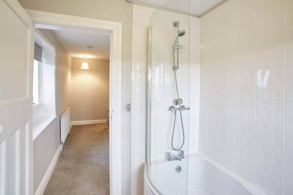 Cosy Cottage in Emley