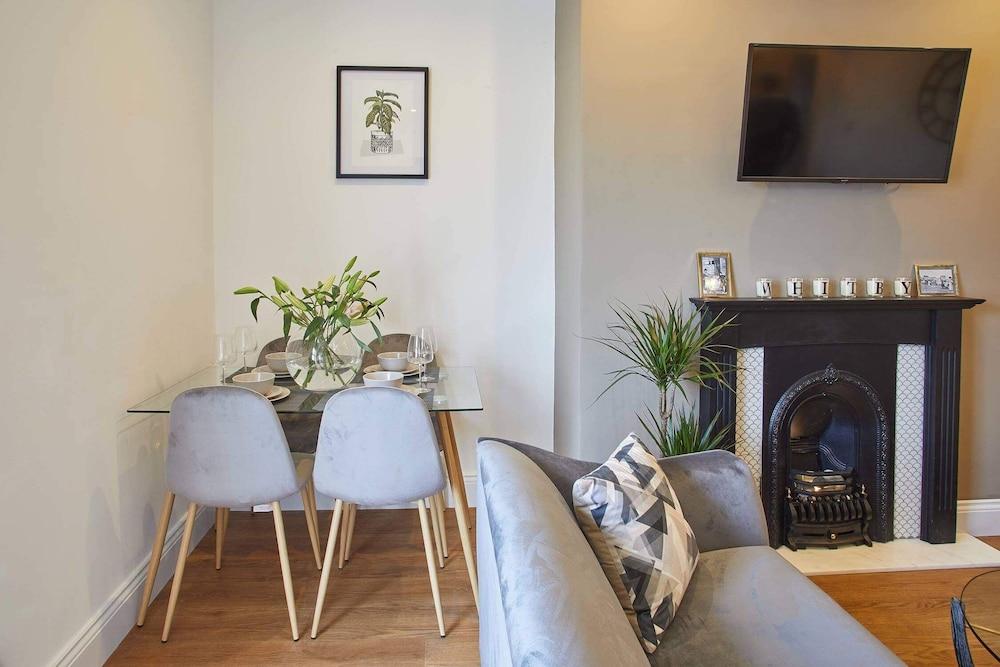 Little Acorn Apartment