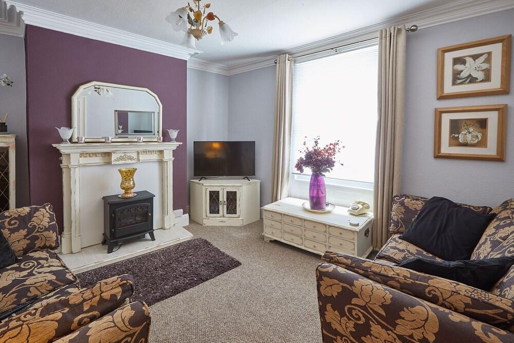 Central Retreat in Scarborough