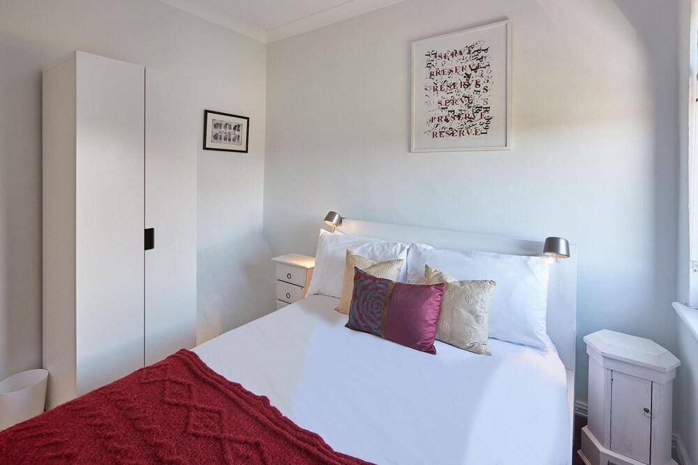 Artist House in Loftus