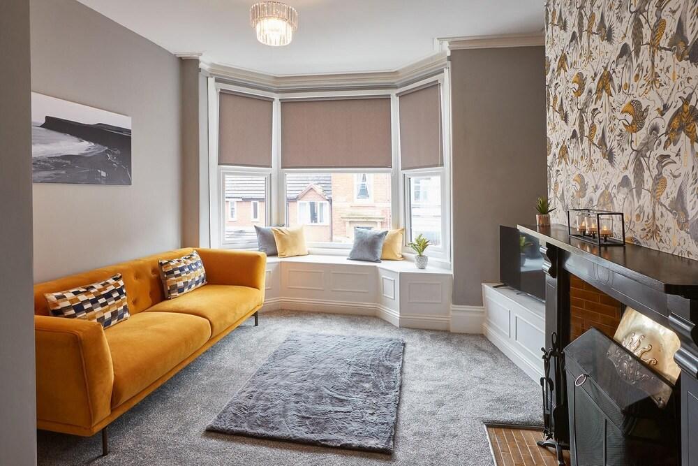 Fly Away Ruby in Saltburn-by-the-sea