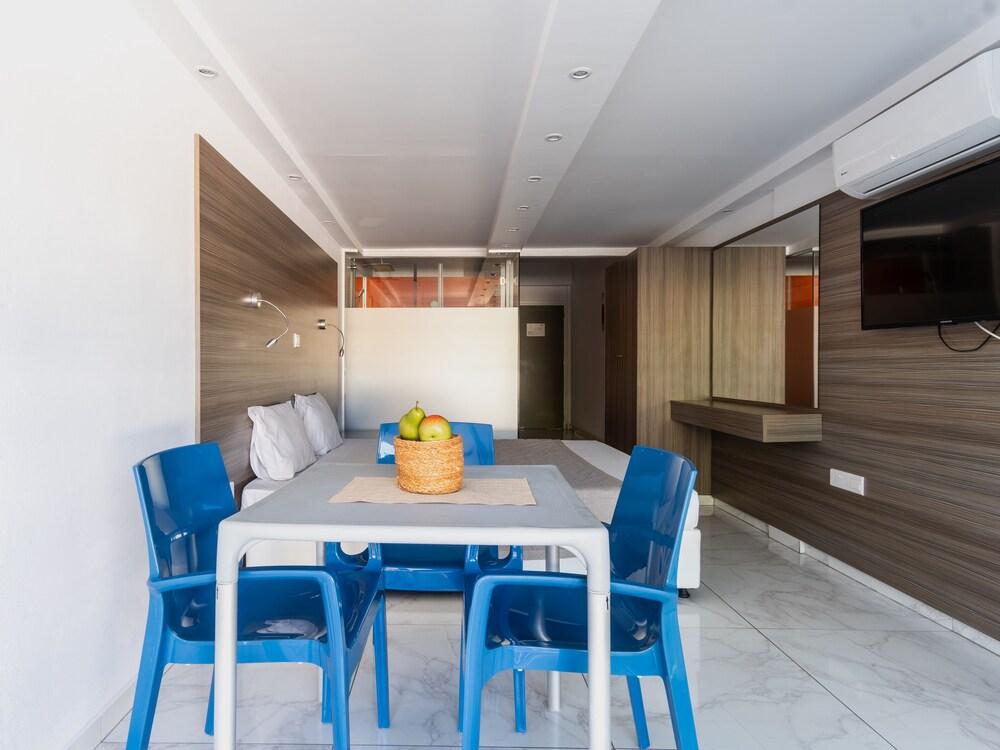 Sanders Rio Gardens - Chic Studio With Shared Pool and Terrace