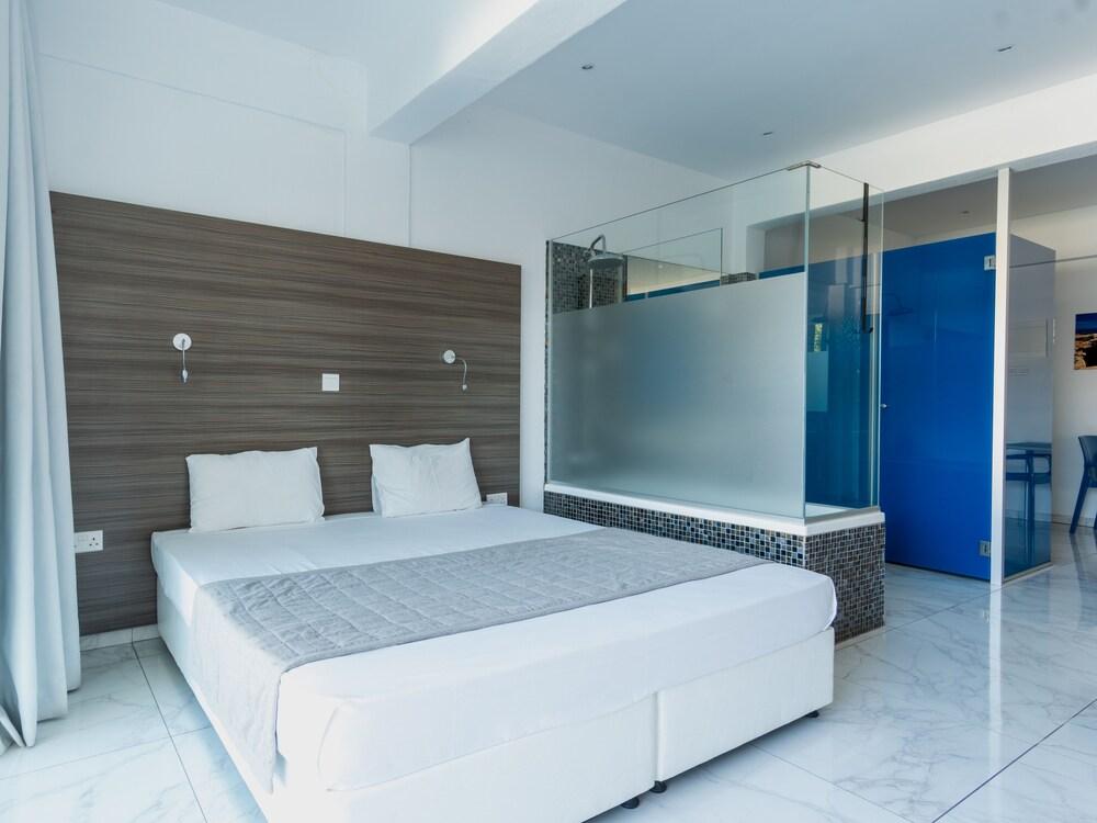 Sanders Rio Gardens - Compact Studio With Shared Pool and Terrace