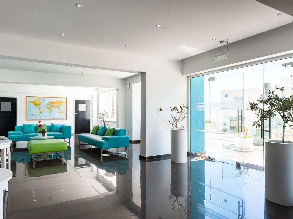 Sanders Rio Gardens - Smart Studio With Shared Pool and Balcony