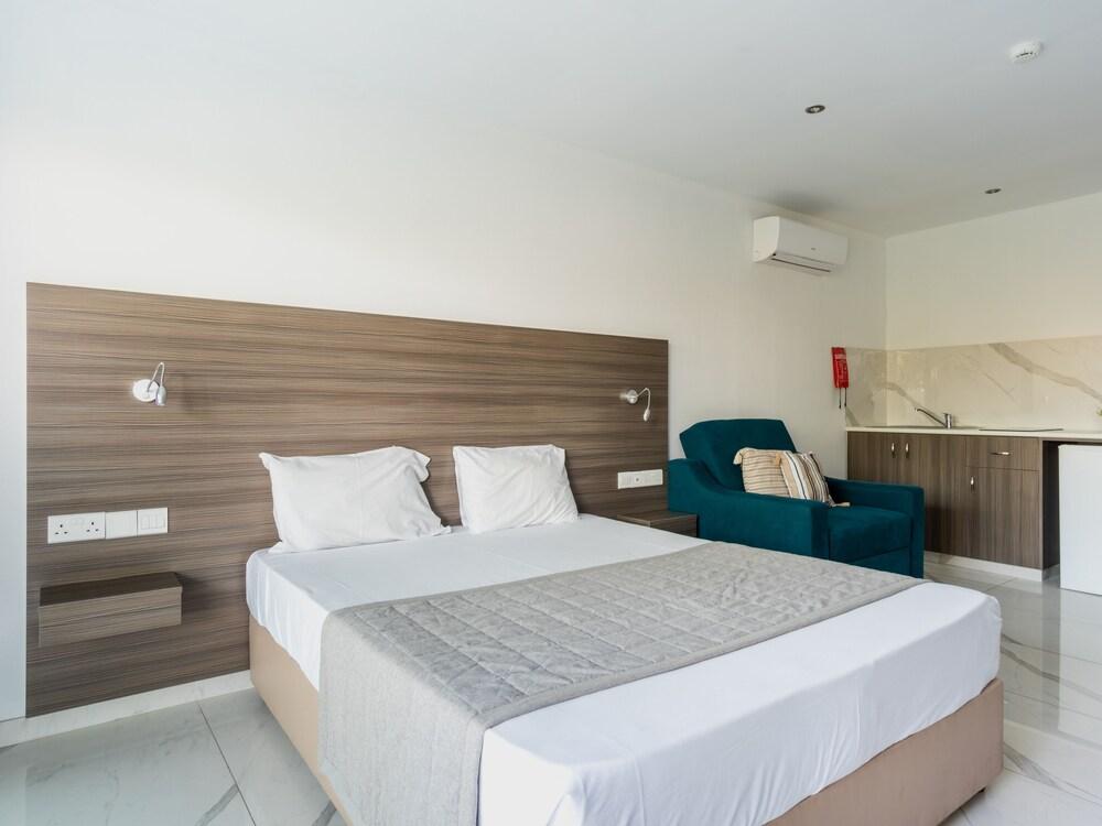 Sanders Rio Gardens - Dreamy Studio With Shared Pool and Balcony