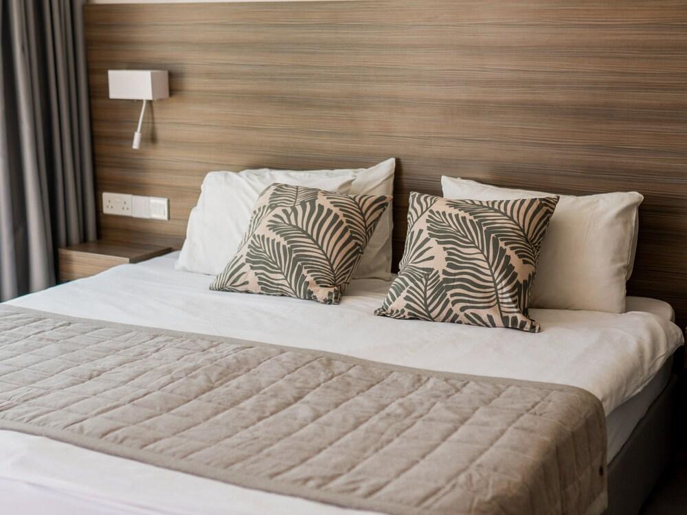 Sanders Rio Gardens - Dreamy Studio With Shared Pool and Balcony