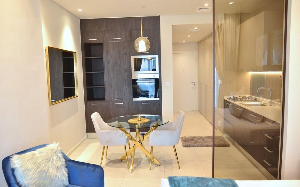 Elegant Fully Furnished Studio-Park View