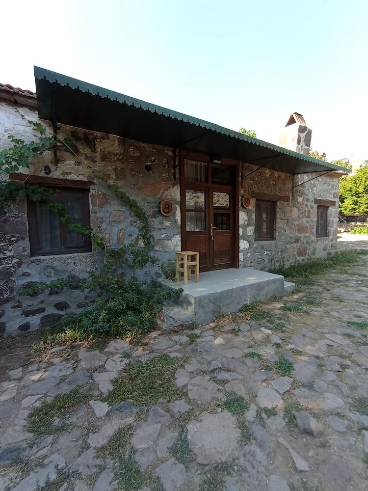 Thousand Ally Boutique