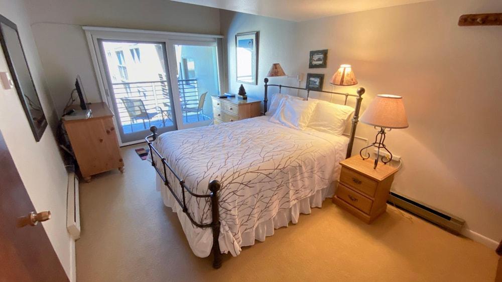 #408 Vail International