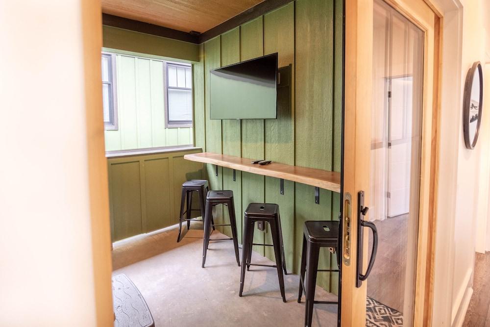 Blue Ridge at Main and Pine