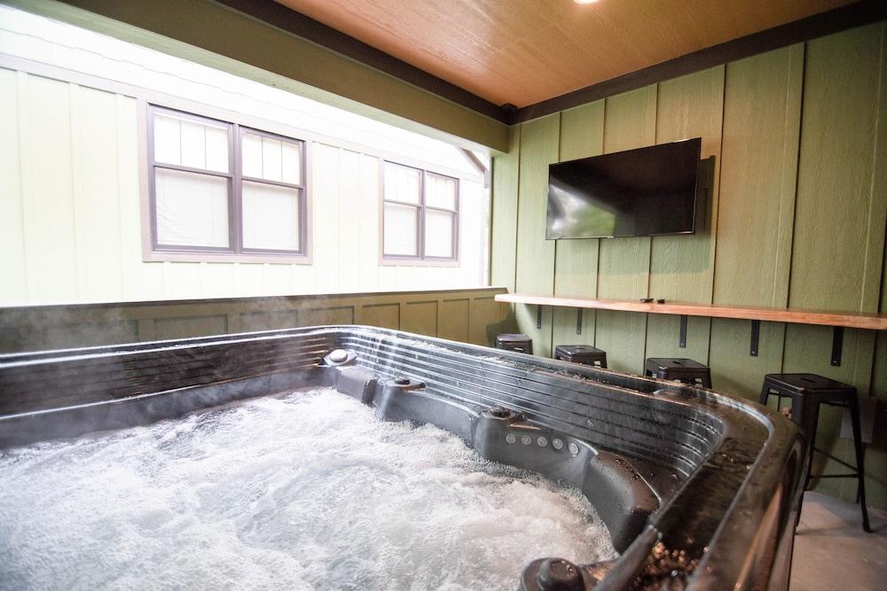 Blue Ridge at Main and Pine