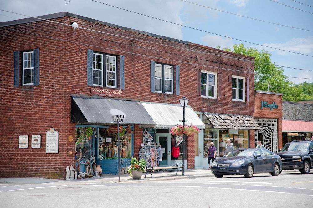 Franklin at Main & Pine