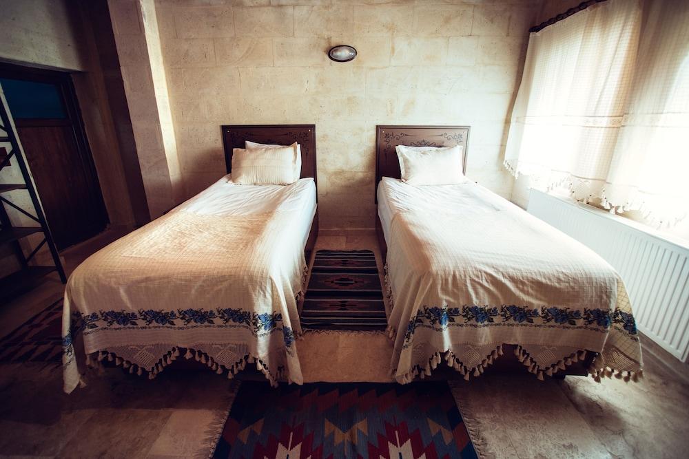 Azalea Terrace Cave Hotel