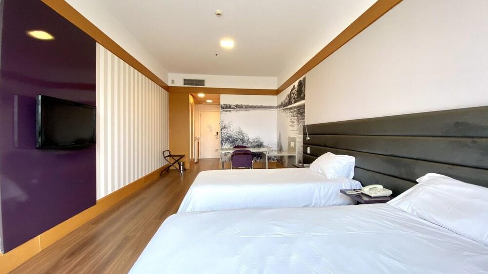 Anora Spaces - Center Norte