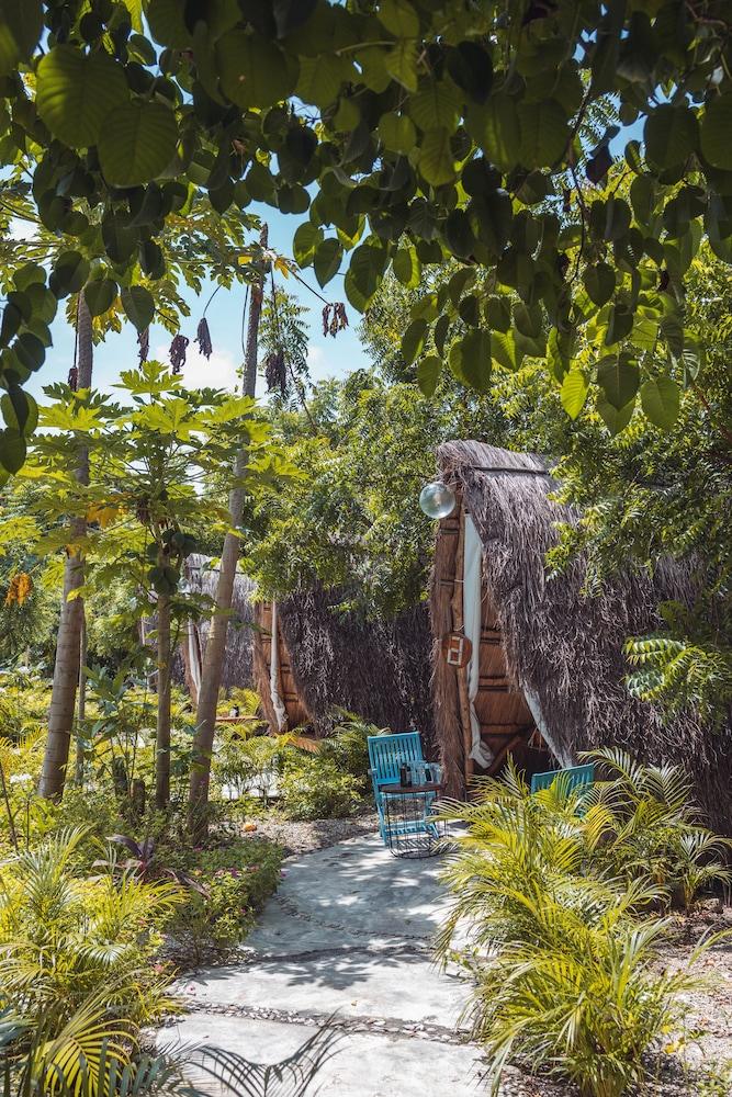 AMALIFE Beach Club & Hotel