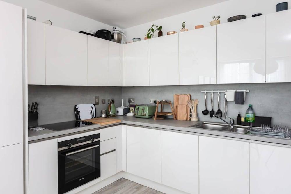 Bright 1 Bedroom Apartment in Hackney Wick With Balcony