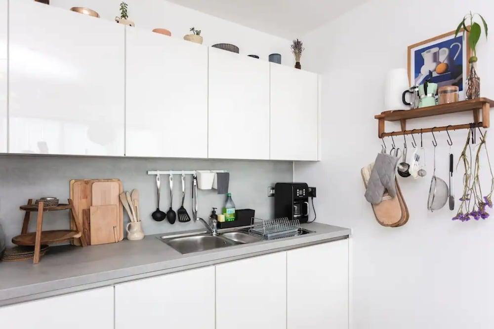 Bright 1 Bedroom Apartment in Hackney Wick With Balcony