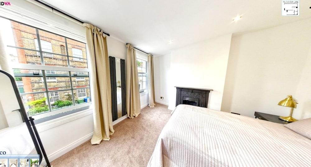 Charming 2-bed House in London