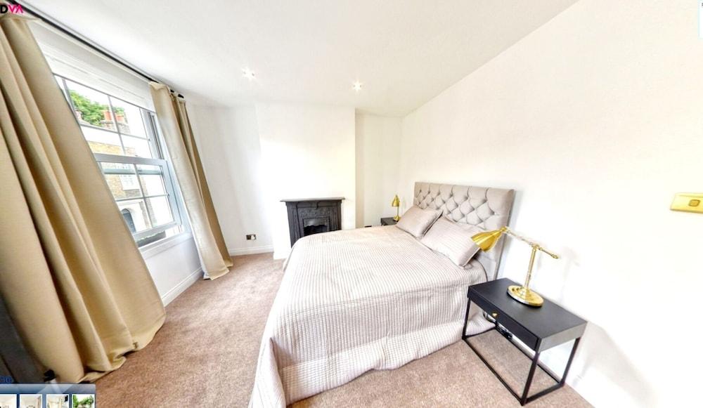 Charming 2-bed House in London