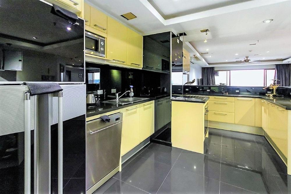 20th Floor 2-bed Condo With Stunning Views