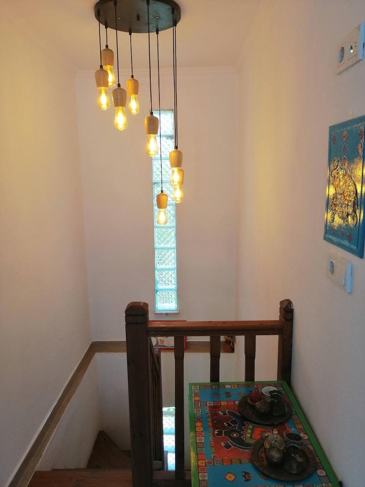 Lacivert Otel Akyaka