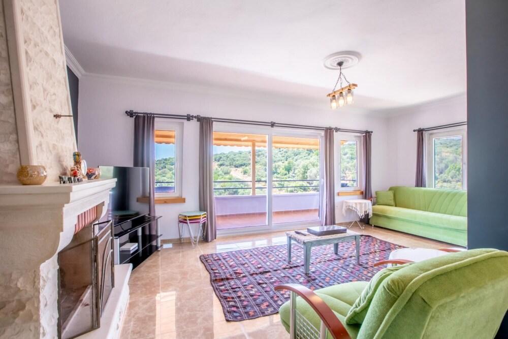 House w Private Pool and Jacuzzi in Kas