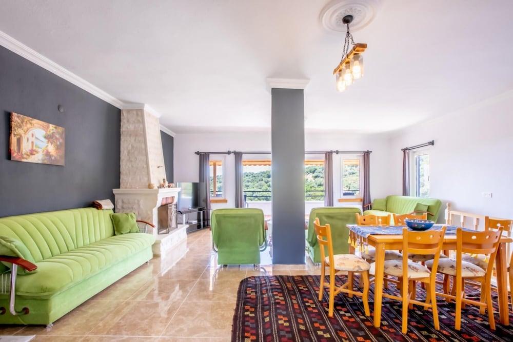 House w Private Pool and Jacuzzi in Kas