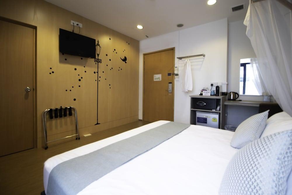 Victoria Hotel, a NuVe Group Collection