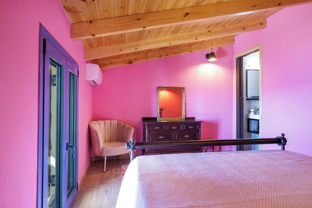 Maritinas Stone House & Apartment On The Beach