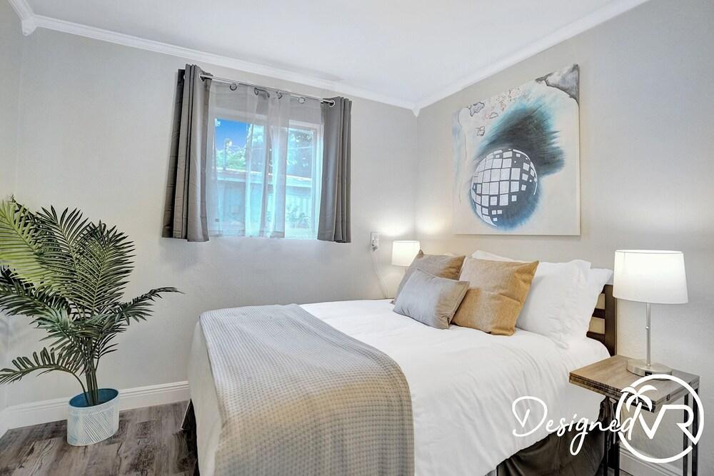 Beautiful 4 BR with Private Heated Pool